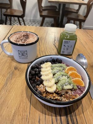 Açaí breakfast formula when you stay in the hotel Monsieur Helder. 🤗  at Wild & The Moon - Opéra in Paris