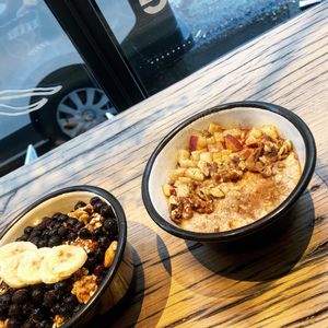 Hot porridge and oatmeal bowl at Wild & The Moon - Opéra in Paris