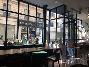 Looking at the entrance  at Wild & The Moon - Opéra in Paris