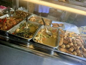 Topping options at Phranakorn Vegetarian Food in Bangkok