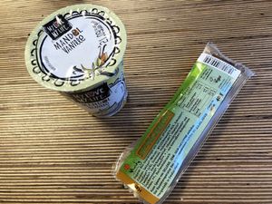 snacks at denn's Biomarkt - Hasenheide in Berlin