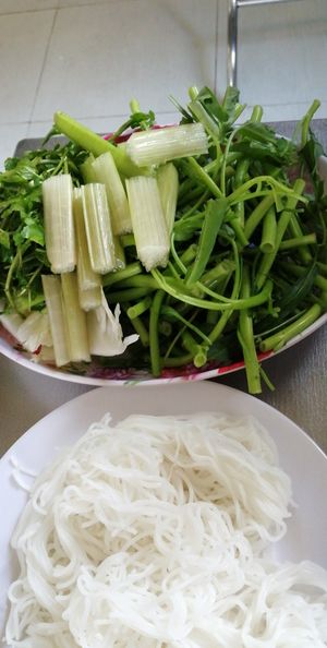 You will get these with hot pot. Cook green vegetables in the pot, eat the rice noodle separately with the staff you cooked in hot pot in the small bowl you will get. at Tinh Tam Trai in Phu Quoc