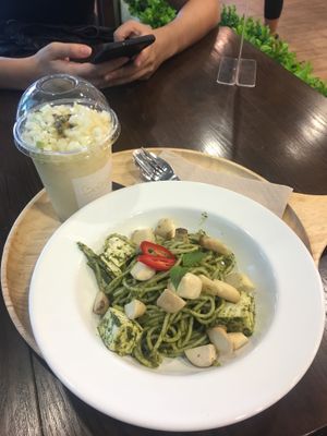 Vegan pesto pasta ..yumm at Lemon Farm - Thonglor in Bangkok
