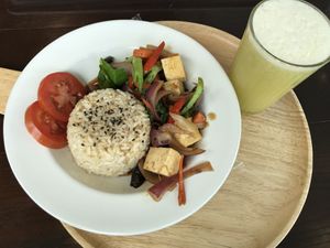 Tofu and veggies, cucumber pineapple juice at Lemon Farm - Thonglor in Bangkok