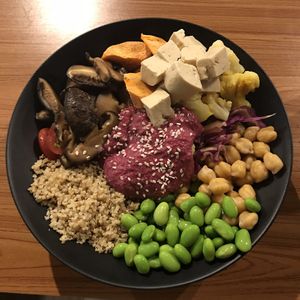 Quinoa and tofu veg bowl at Soul ALife in Central Singapore