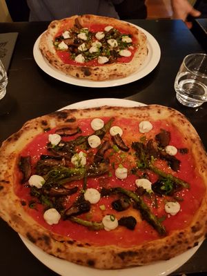 Delicious vegan pizza at Daddy Greens Pizzabar - Humalistonkatu in Helsinki