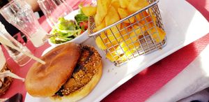 Burger with home made veggie pattie at Le Petit Chamois in Isola