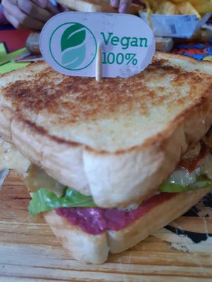 Vegan sandwich close-up at Comic Planet in Cordoba