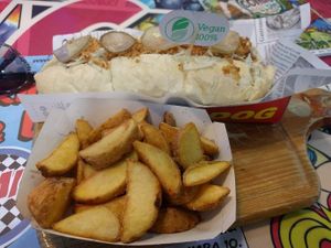 Vegan Hot dog and fries at Comic Planet in Cordoba