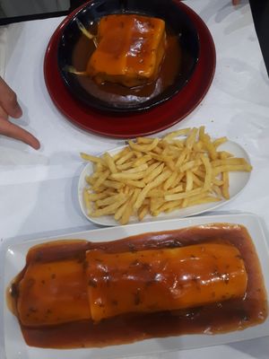 Special hot dog and francesinha at Casanova in Porto