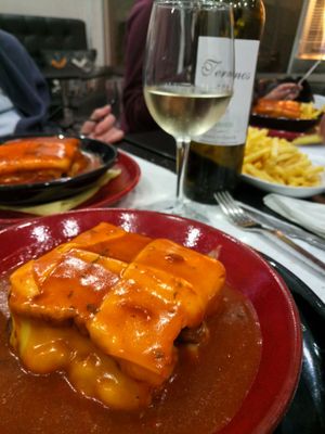 Francesinha, wine, friends at Casanova in Porto