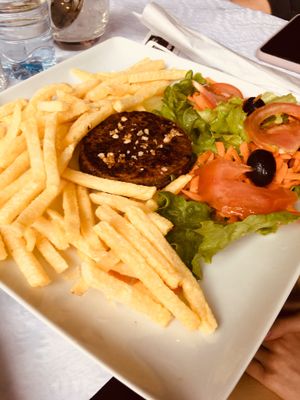 Vegan “burger” at Casanova in Porto