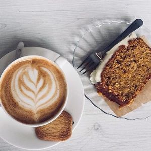 cappuccino with vegan pumpkin spice cake at Bairro Alto in Nijmegen