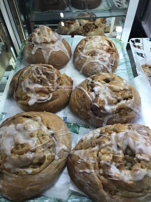 Apple-cinnamon-role at Happy Zoe Vegan Bakery in Brooklyn