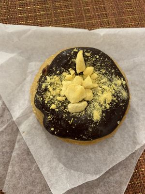 Mango chocolate yummy’ness 😋 at Happy Zoe Vegan Bakery in Brooklyn