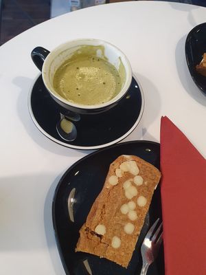 Biscoff blondie and matcha latte at Hillgate Cakery in Stockport