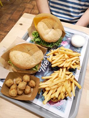 Vegan pops (popcorn chicken), one chicken burger, one hamburger and chips at The Vurger in Valencia