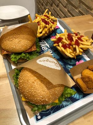 🤤🤤🤤🤤 at The Vurger in Valencia