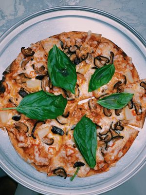 Hot Hawaii Sourdough Pizza at Mayse Artisan Bakery in New Territories