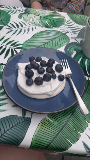 beza z borówkami / meringue with blueberries at Kuchnia PoWolność in Poznan