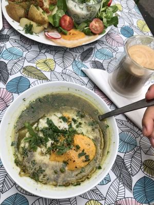 Zupa szczawiowa z jajkiem wegańskim👌🏻👌🏻  Sorrel soup with vegan egg 🌱✨ It’s a YES from me☺️😘 at Kuchnia PoWolność in Poznan