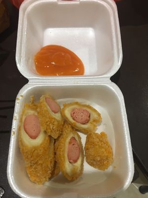 Roti Gulung Sosis at Mie Panjang Umur in Malang