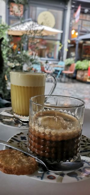 Salty caramel affogato and tumeric latte at Plant B in Antwerpen