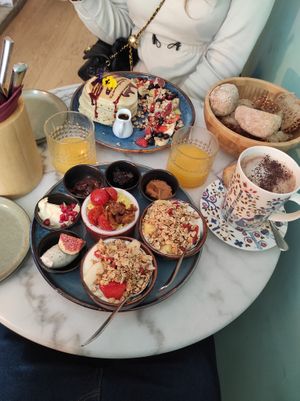 YOLO breakfast + chocolate coconut milk  at Plant B in Antwerpen