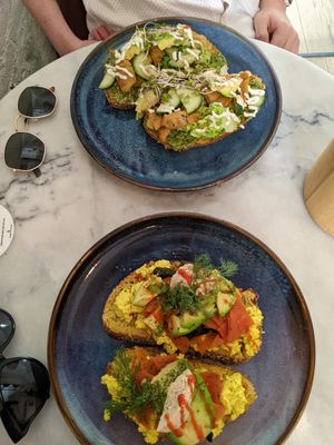 The bread was thick and toppings high, so very filling at Plant B in Antwerpen