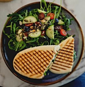 Delicious contrast betwee  the crunchy bread and the soft avocado and "fake chicken" pieces 😋 at Plant B in Antwerpen