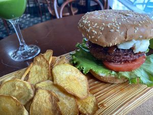 Burger and parsnips   at Padoca Vegan - Fábrica in Vila Nova De Gaia
