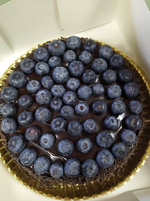 Bolo de aniversário de chocolate at Padoca Vegan - Fábrica in Vila Nova De Gaia