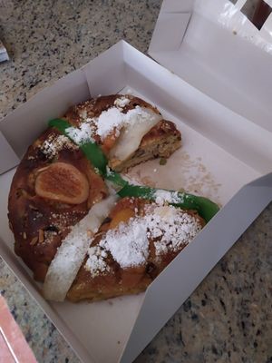 Bolo rei (Natal) at Padoca Vegan - Fábrica in Vila Nova De Gaia