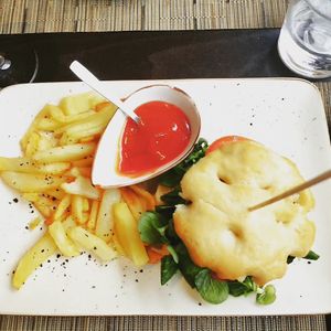 Esta fue mi comida, una super Beyond Burguer que estaba buenísima! at El Rincón de Fufo in Grado