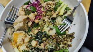 Veg Bowl with falafal at YayaRaw in Izmir