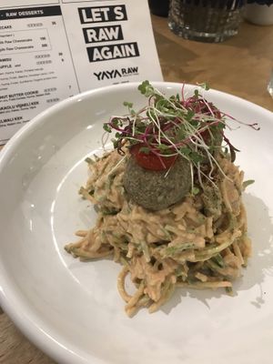 Raw zucchini spaghetti  at YayaRaw in Izmir