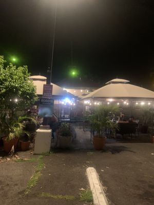 outside seating  at Herbivores in Kailua Kona