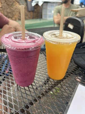 Dragonfruit smoothie and lilikoi lemonade at Herbivores in Kailua Kona