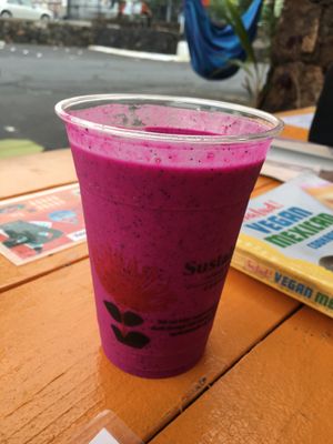 Dragonfruit Smoothie at Herbivores in Kailua Kona