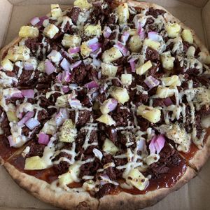 Hawaiian pizza🤙🏻 at Herbivores in Kailua Kona