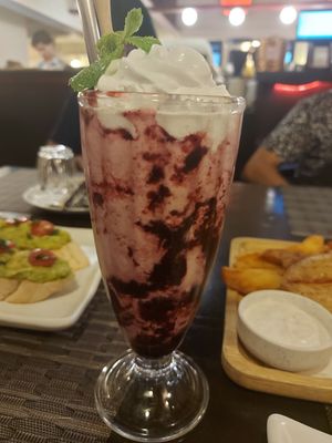 Berry shake at Goodsouls Kitchen in Chiang Mai