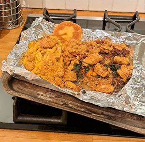 reheating mac n cheese, dumpling, seasoned rice w/ peas, southern fried jackfruit at Deserted Cactus in South East London