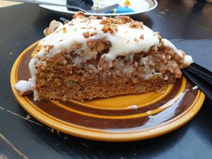 Carrot cake with lemon frosting at Het Strand - The Strand in Leuven