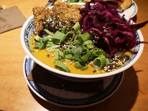 Curry bowl at Het Strand - The Strand in Leuven