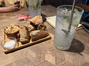 Broodjes met hummus  at Het Strand - The Strand in Leuven