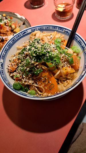 Fried noodles with tofu at Het Strand - The Strand in Leuven