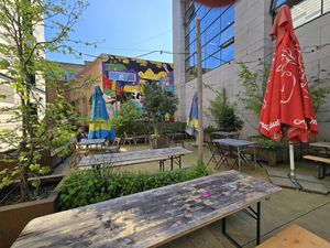 Outdoor seating at Het Strand - The Strand in Leuven