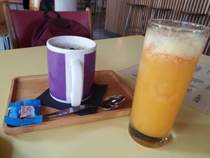 drinks, coffee and fresh orange juice at Het Strand - The Strand in Leuven