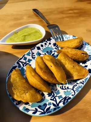 Empanadas con guacamole   at Cherry's Cocina in Pereira