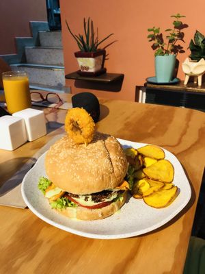 Súper hamburguesa apañada   at Cherry's Cocina in Pereira